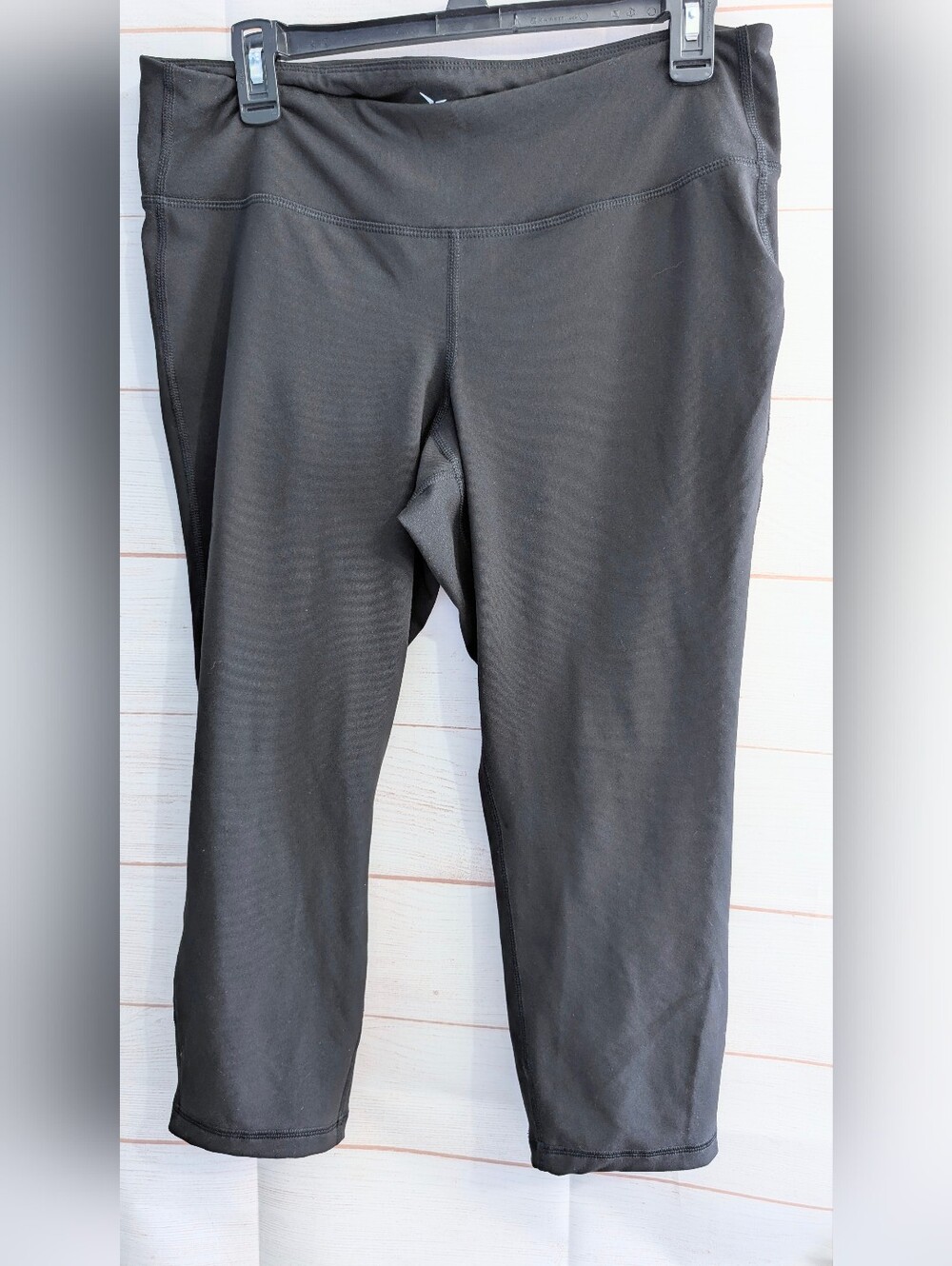 Old Navy Active Black Go-Dry Cropped Leggings